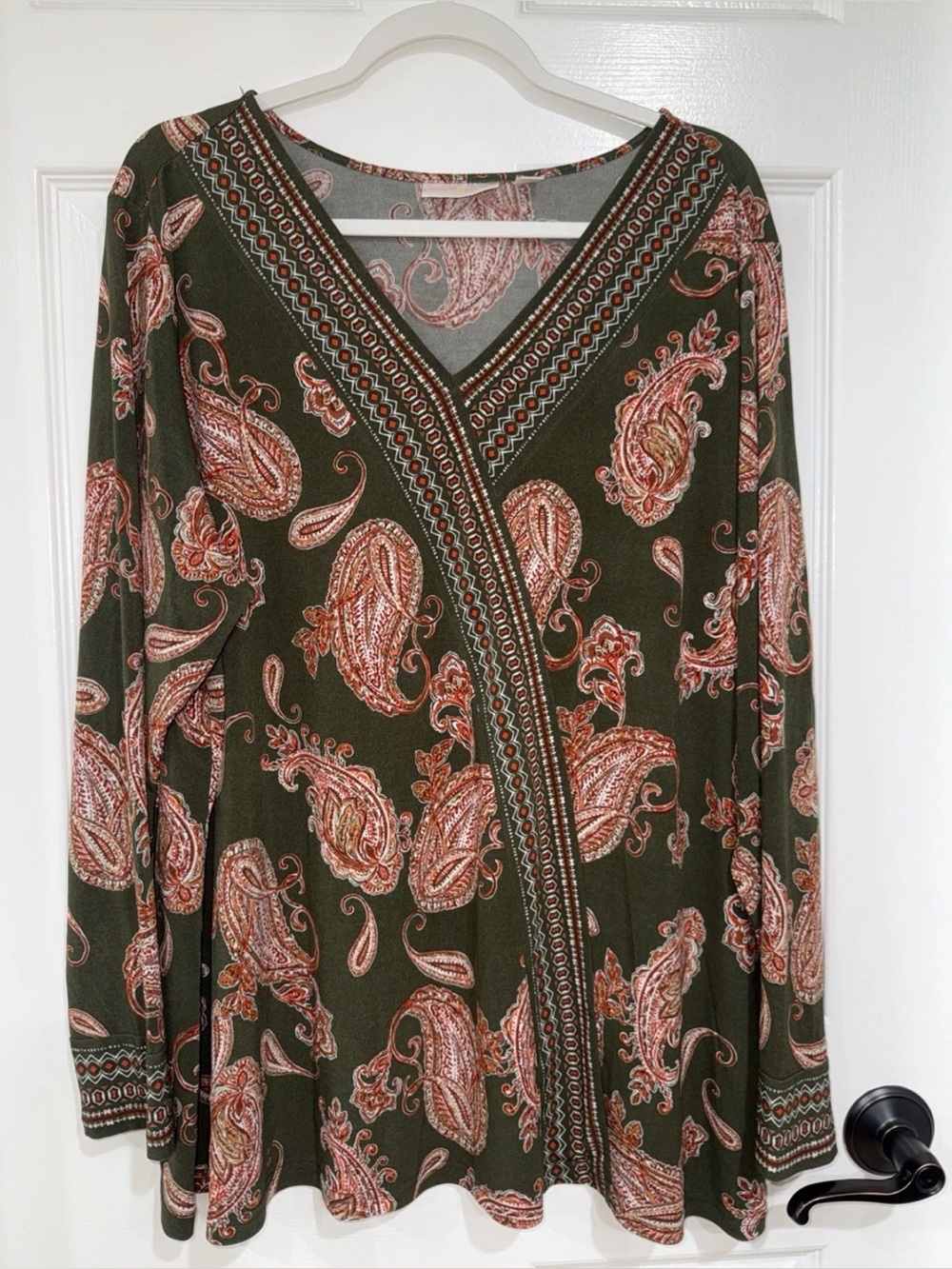 Belle by Kim Gravel 2X Long Sleeve V-Neck Boho Paisley Top Green Multi